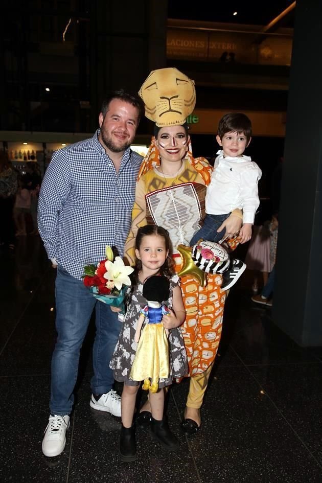 Arnulfo Garza, Annie Escamilla, Patricio Garza y Angélica Garza