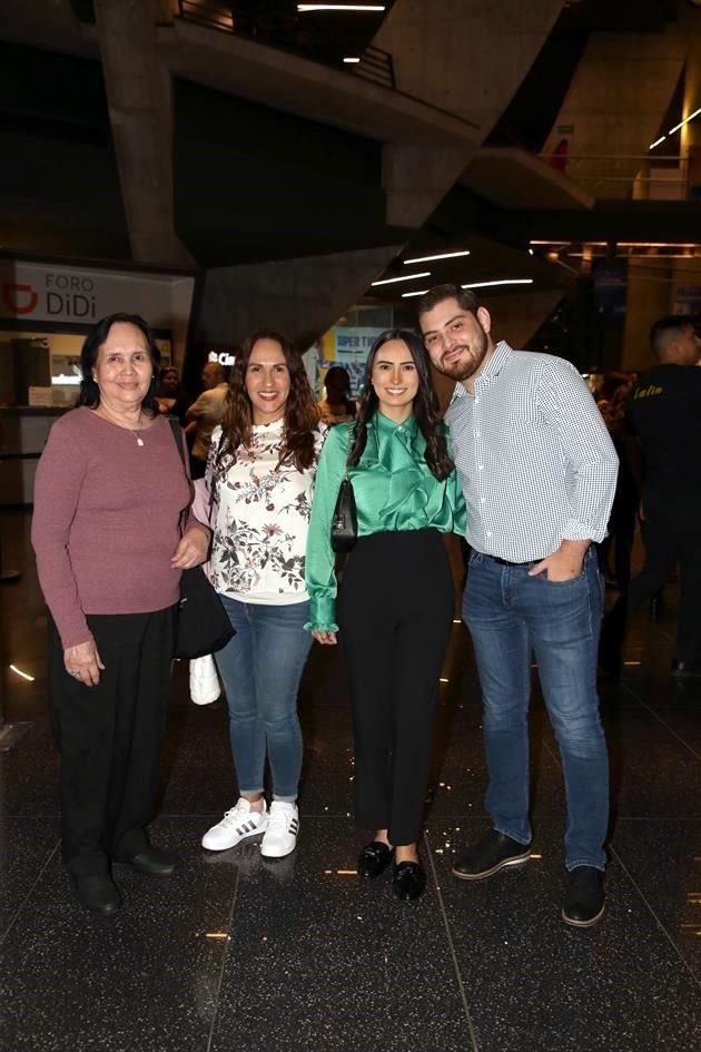 Blanca Flores, Gaby Villarreal, Denisse Ramos y Miguel Ancira