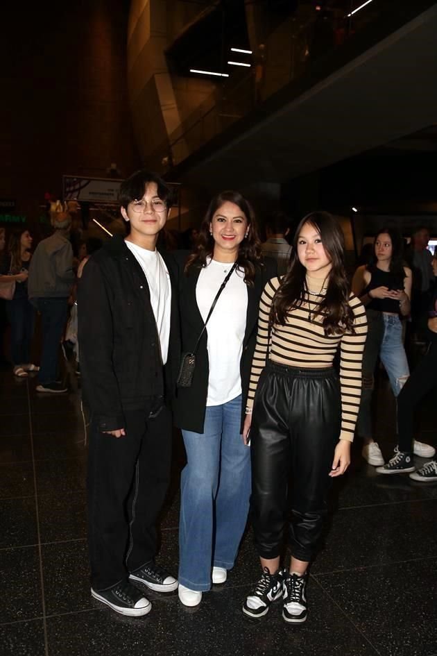 Miguel Vallarta, Sandra Castañeda y Daniela Vallarta