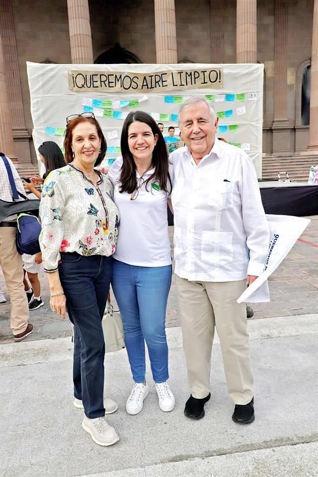 Graciela Pons, Roberta Clariond y Eugenio Clariond