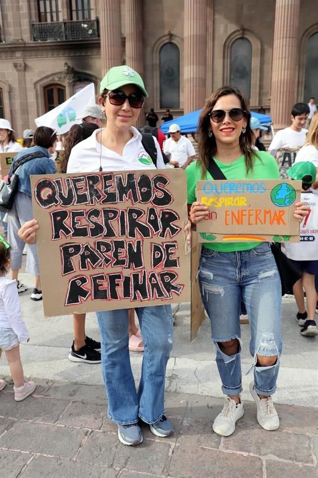 Mayra Viñuela y Teresa Téllez