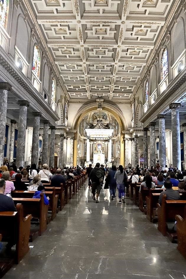 La Basílica del Roble lució llena de fieles que la eligieron como destino para su Visita a los Siete Templos.