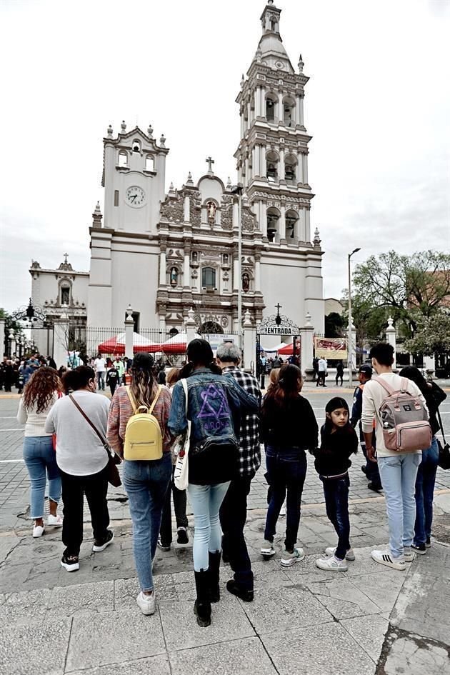 La Catedral de Monterrey fue uno de los templos más visitados ayer Jueves Santo.