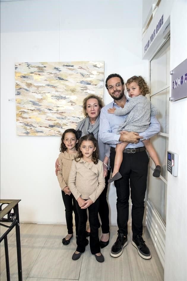 Paula Poucel, Alexa Poucel, Lourdes Sánchez-Medal, Fernando Poucel y Mila Poucel