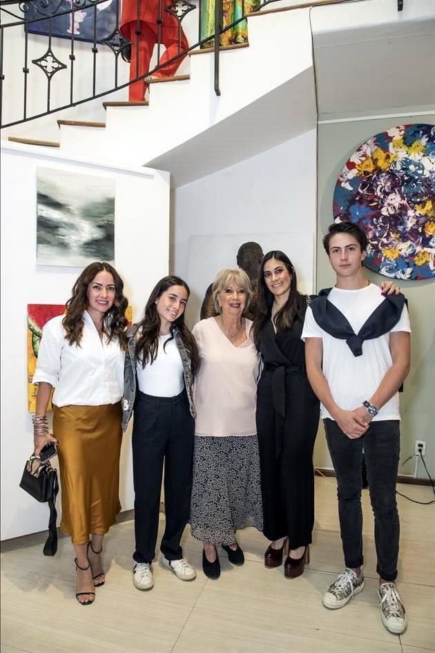 Berenice Monge, Maríajose Arroyo, Martha Ibarrola, Ximena Ibarrola y Andrés Montaño