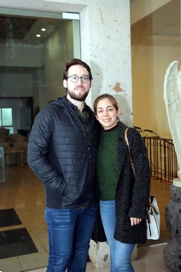 Roberto Garza de Zamacona y Meliss Treviño de Garza