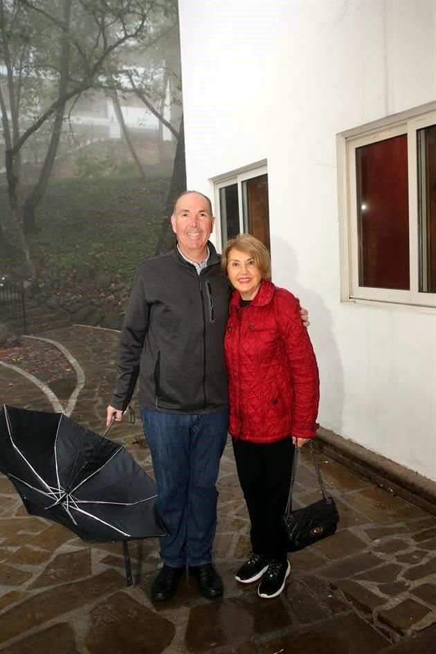 Juan Bosco Maldonado y Lolina Treviño de Maldonado