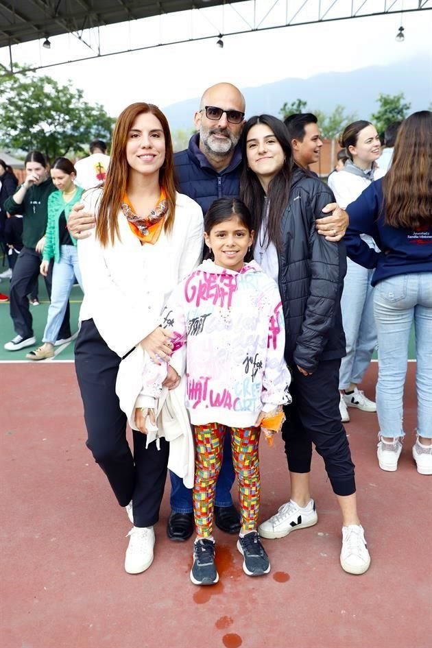 Éricka de García, Bernardo García, Paloma García y Camila García