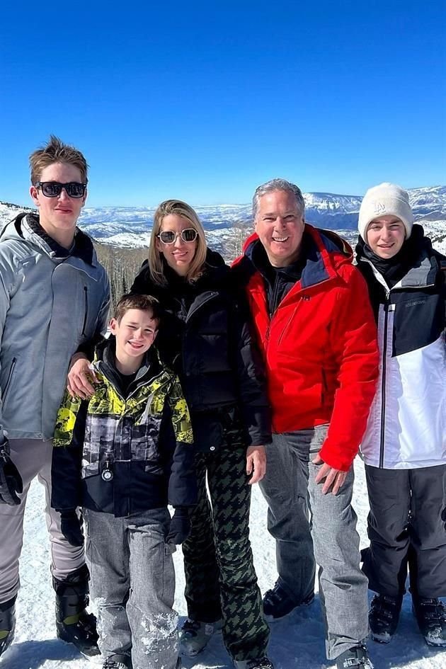 Sebastián Rodríguez, Emiliano Rodríguez, Bárbara Lobeira de Rodríguez, Gilberto Rodríguez y Diego Rodríguez. En Aspen.