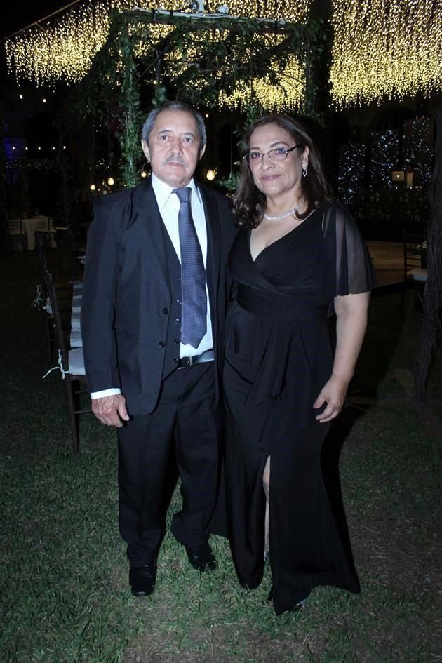 Abel Reyna Peña y Esmeralda Loa