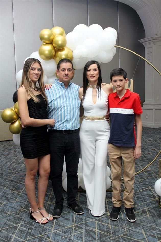 Pamela Garza, Jesús Garza, Patricia Marroquín y Jesús Jr. Garza