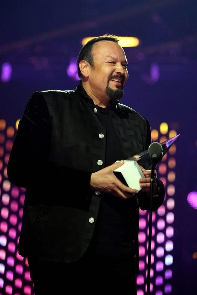 Pepe Aguilar también fue reconocido en el MGM Grand Garden Arena por su destacada carrera.