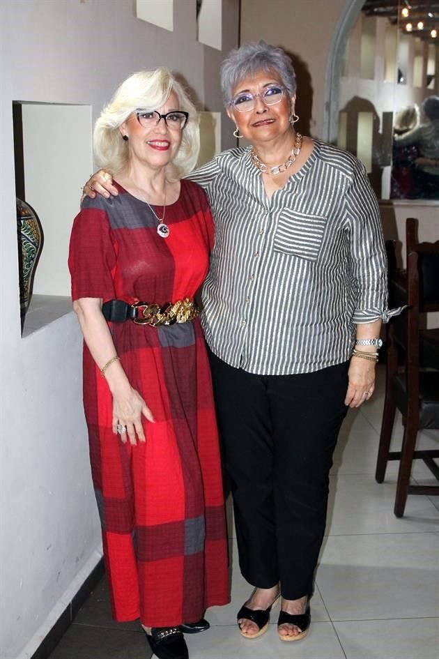 Patricia de Canales y Ana Risa