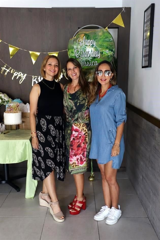 Laura González, Ivonne Beicaza y Ale Rodríguez