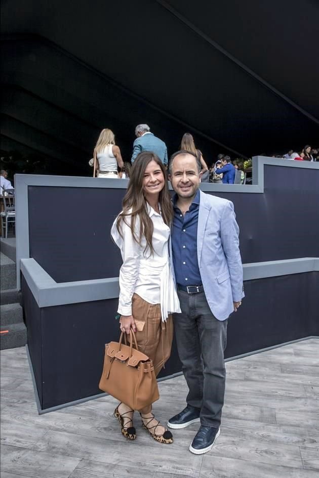 Paty Sirven y César Nava