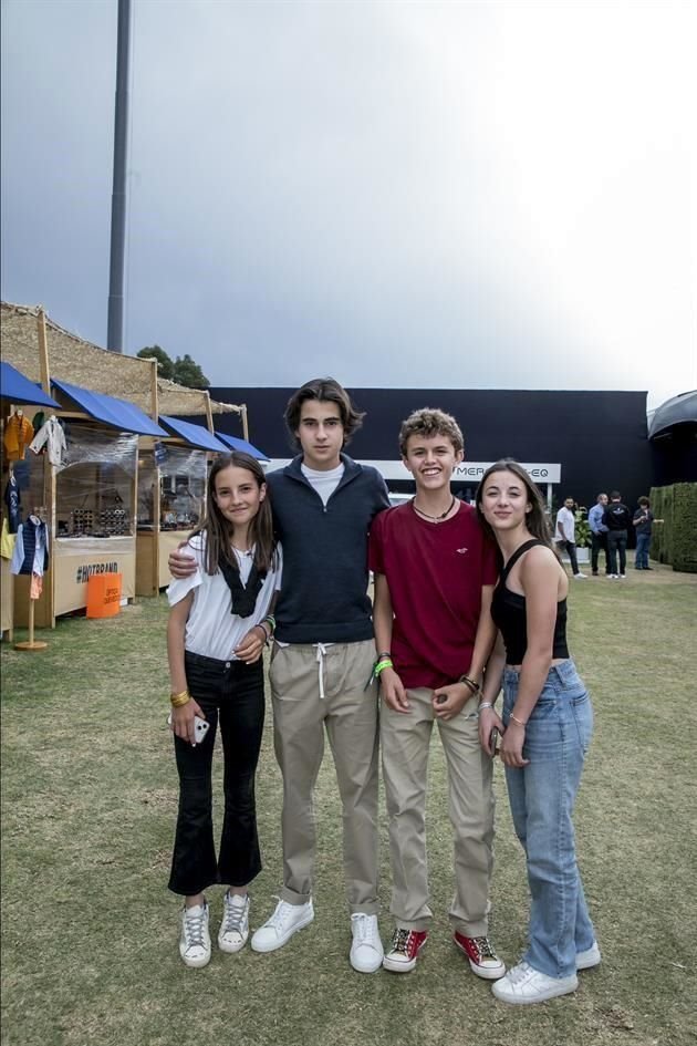 Maca Pizarro, Juan José Salinas, Jorge Maurer y Regina Terrazas