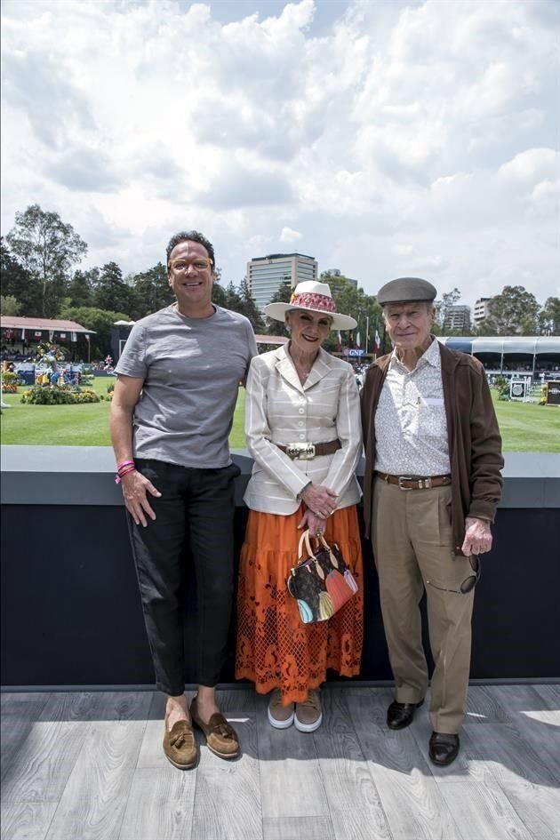 Joe Prieto, Monchita Cosío y Antonio Cosío