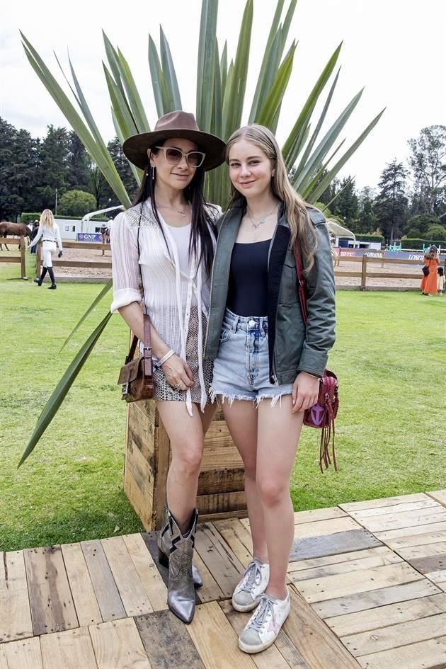 Paulina Madrazo y Cassandra Flores