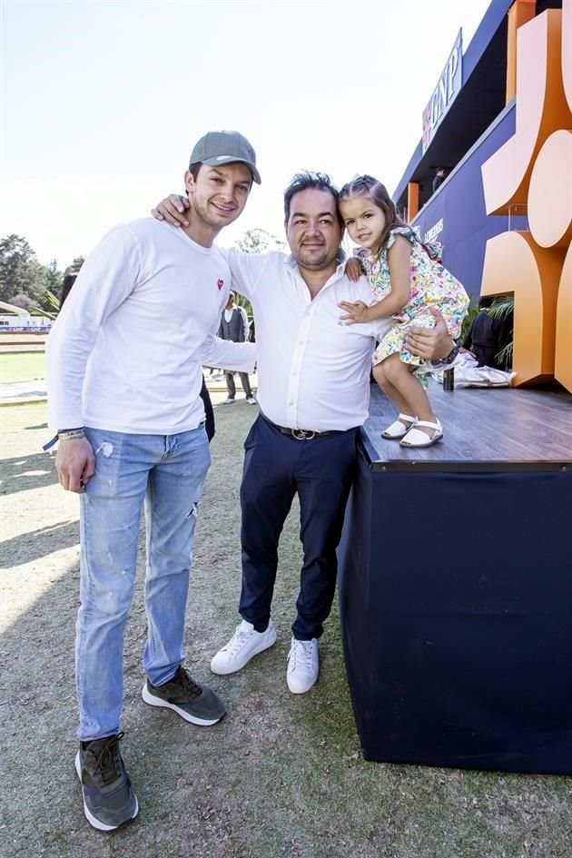 Manuel González, Jorge Goñi e Isabella Goñi