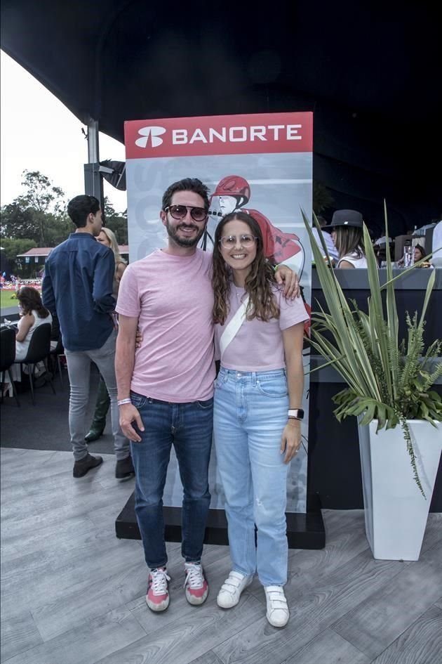 Alejandro Castilla y Laura Luévano