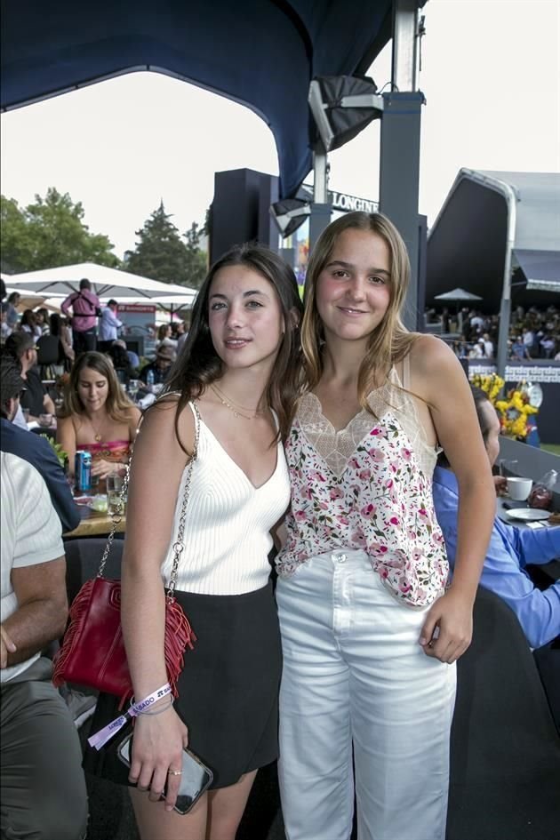 Regina Terrazas y Alessia Filloy