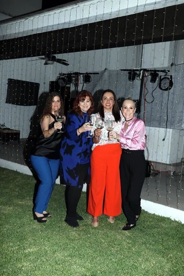 Marcela Guevara de Garza 
Paty Bortoni de Leos, Liliana Flores de Martínez y
Diana Lozano de Mas