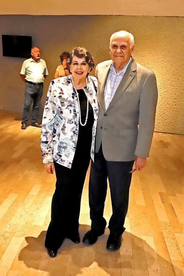 Adriana Salinas de Coindreau y José Luis Coindreau