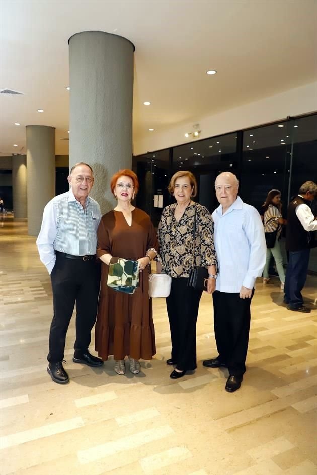 Adolfo Savignón, Patricia Chapa, Minis Villarreal de Martínez y Marcelo Martínez
