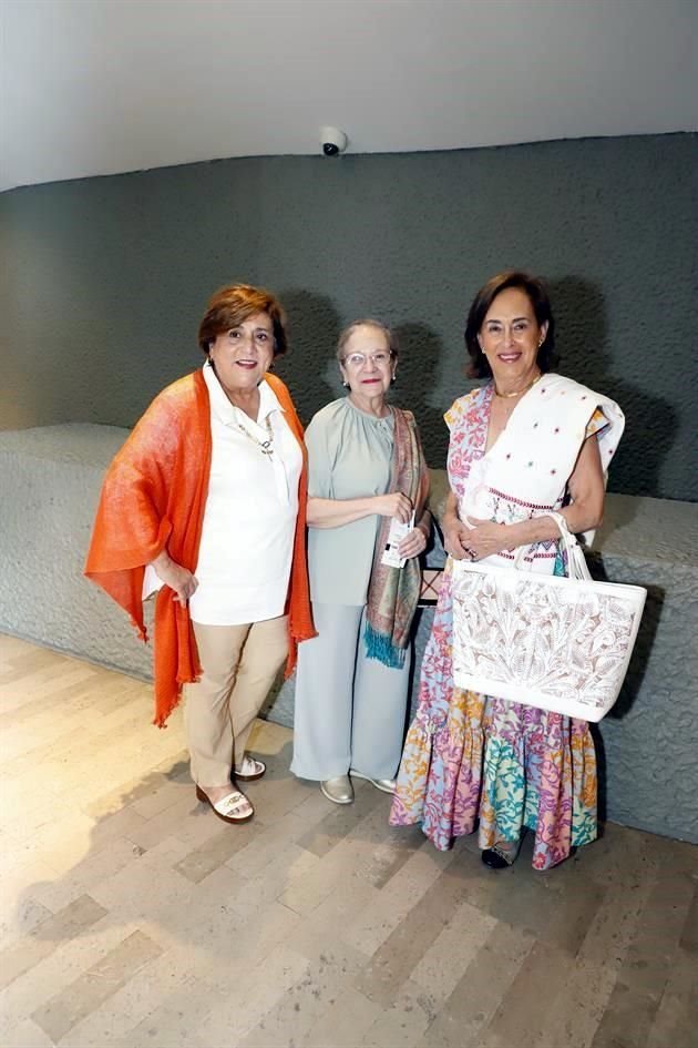 Amalia Berlanga de Padilla, Ana Cristina Olvera y Susana Canales