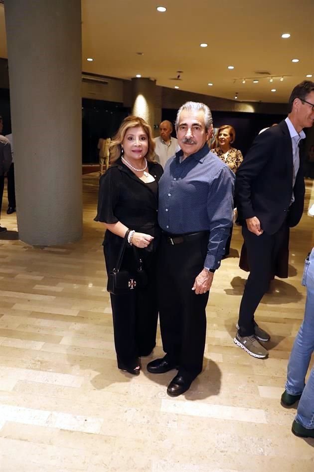 Claudia Chávez de García y Alejandro García