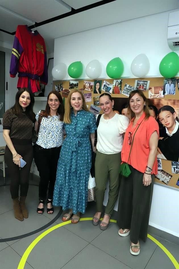 Tere de Gracia, Andrea Martínez de Muttio, Hilda González de Vázquez, Claudia González de De la Fuente y Maricela Rodríguez