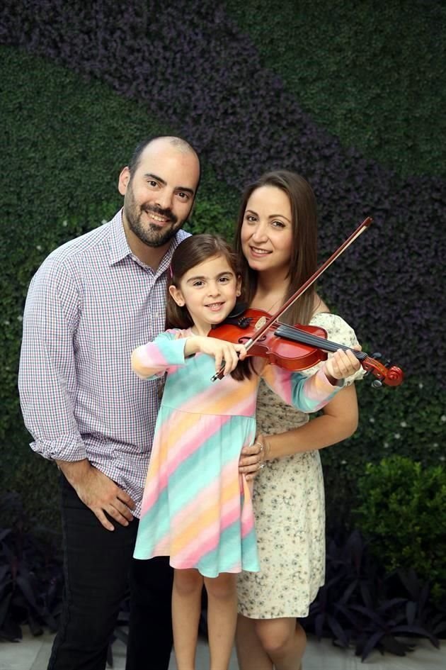 Adrián Elizondo, Dora Cerda y Andrea Elizondo Cerda