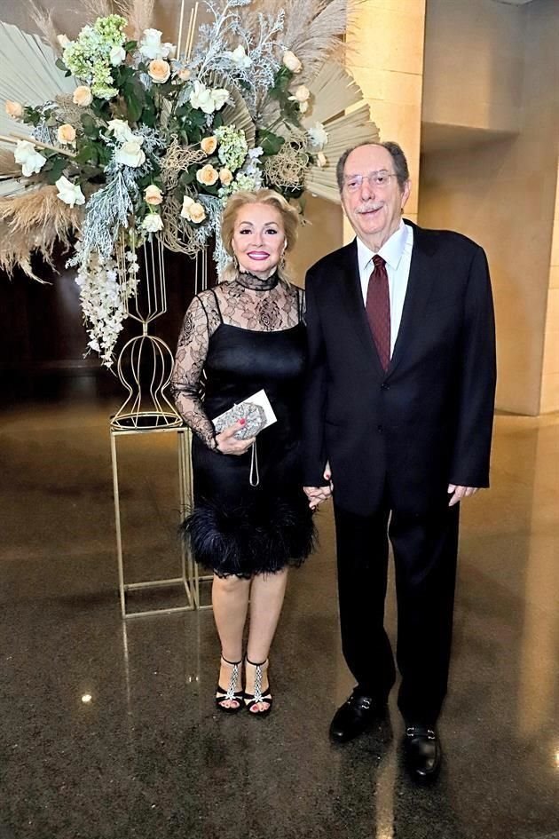 Adriana Garza Morton de Santos y Fernando Santos