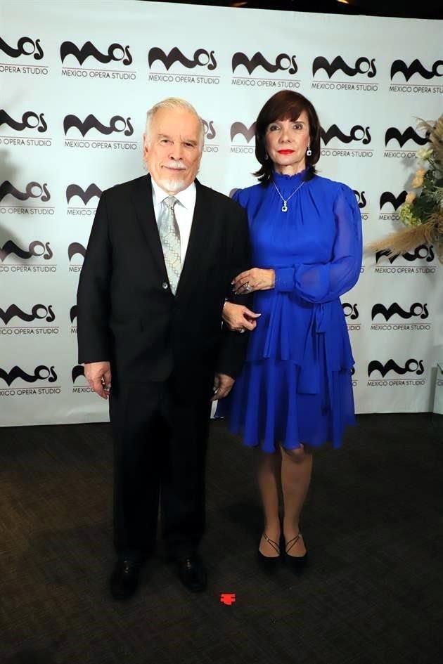 Gustavo de la Garza y Carmen Bortoni de De la Garza