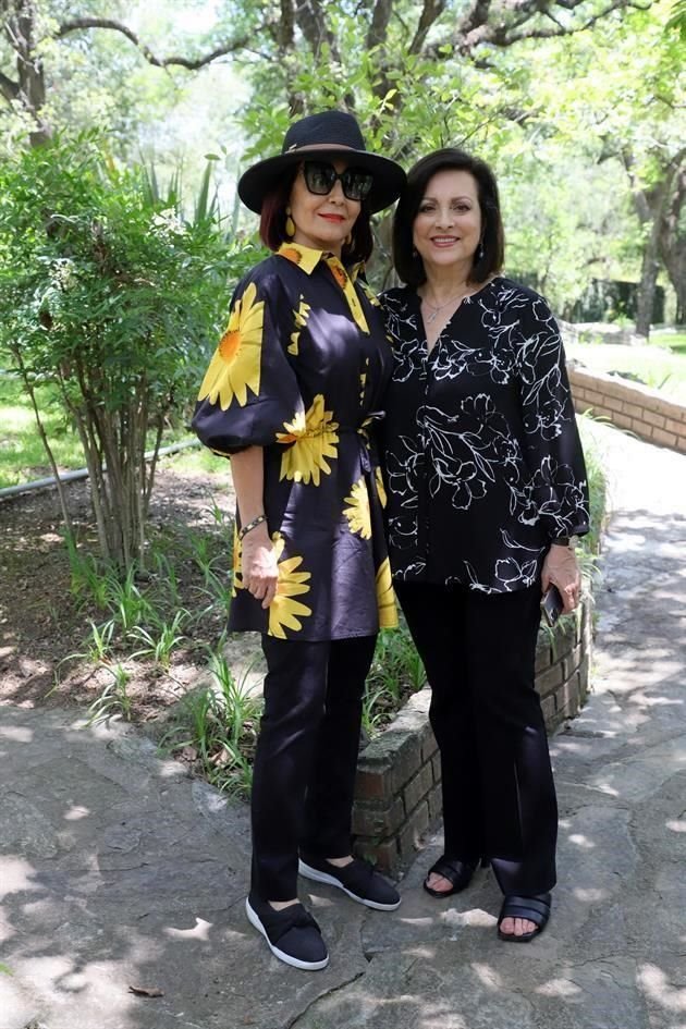 Amalia Lozano de Maiz y Margarita Gámez de Zambrano