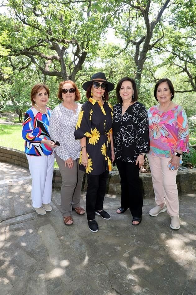 Lupita Calderoni, Martha Salinas de Lozano, Amalia Lozano de Maiz, Margarita Gámez de Zambrano y María Elena Zambrano