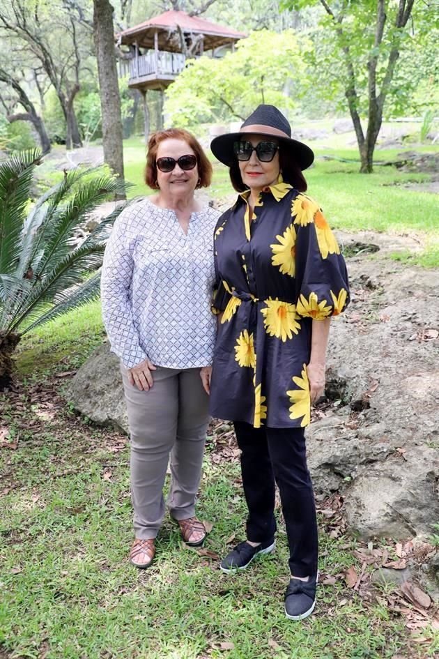 Martha Salinas de Lozano y Amalia Lozano de Maiz