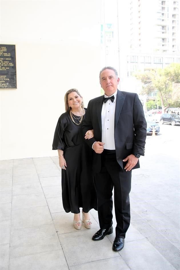 Maricarmen Pedraza y Adrián Ortega