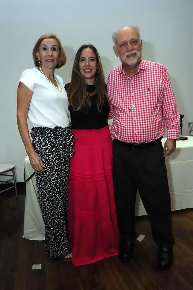 Themis Elizondo de Hinojosa, Goretti Hinojosa y Bernardo Hinojosa