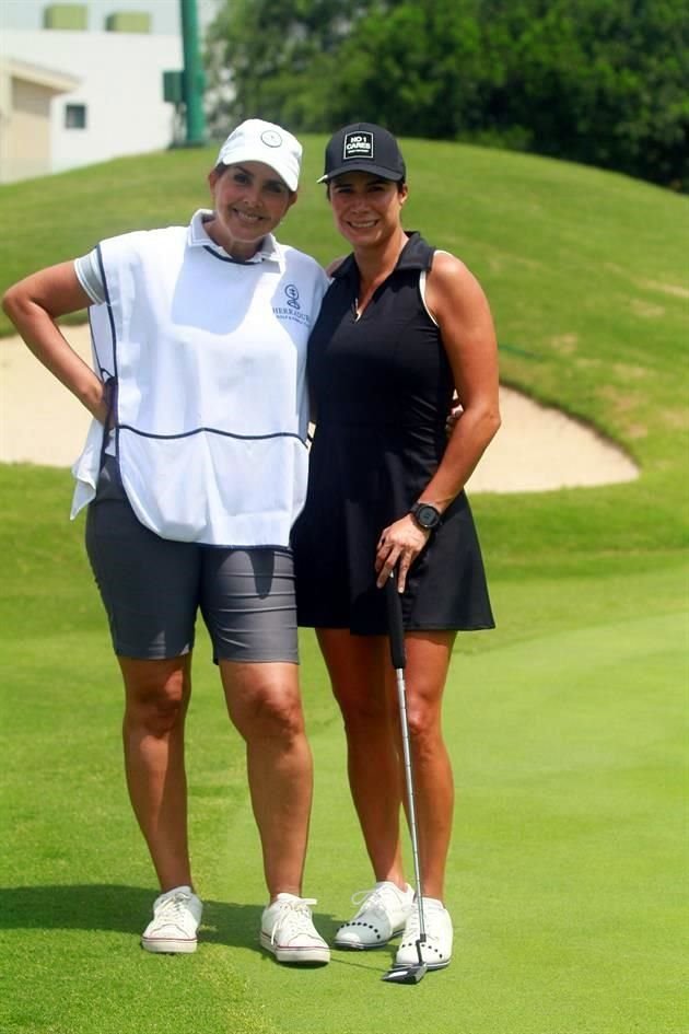 Silvia Terrazas de Rodríguez y Gaby Betancourt de Martínez