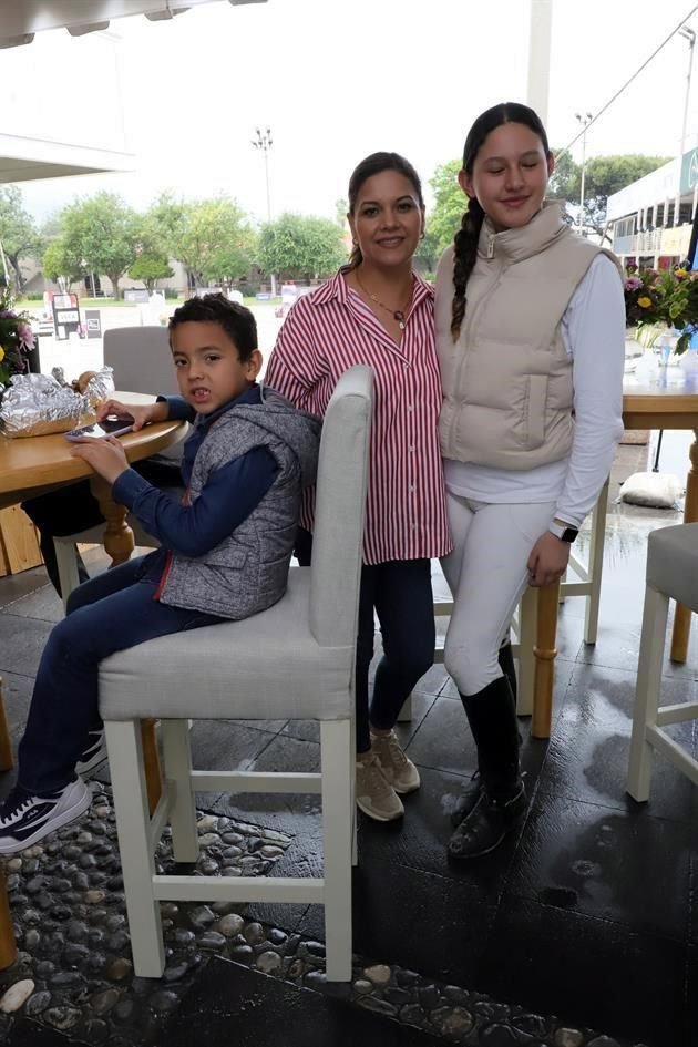 Efraín Montes, Blanca Orta y Ana Victoria Montes