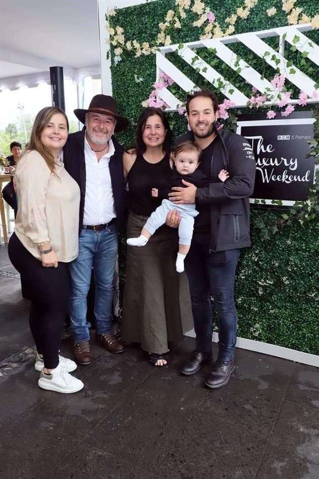 Daniela Brunet, Paul Brunet, Maru Naranjo de Brunet, Guillermo Carrillo Brunet y Jesús Carrillo
