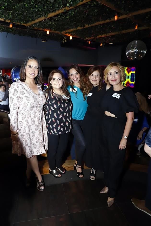 Vero Marcos, Claudia González, Vero Colsa, Coco de la Vega y Claudia Tapia