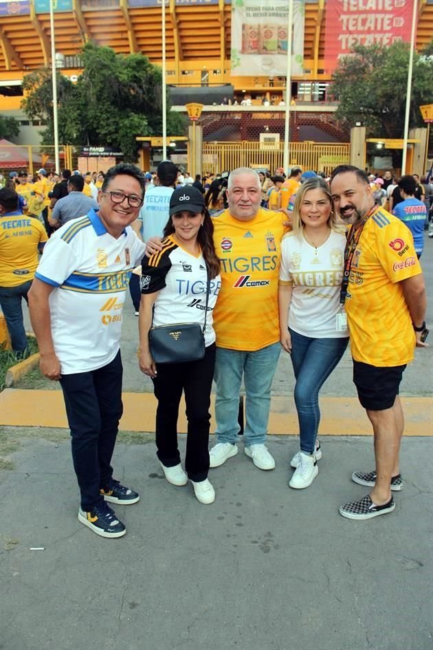 Roberto Ocejo, Alexandra Guadiana de García, Flavio García, Carla Cabrera y Pedro Cabrera