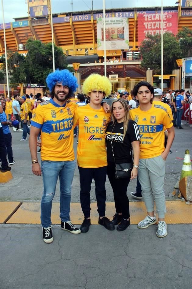 Lenin Zazueta, Lenin Zazueta Jr., Cecy Moyeda y Lucas Zazueta