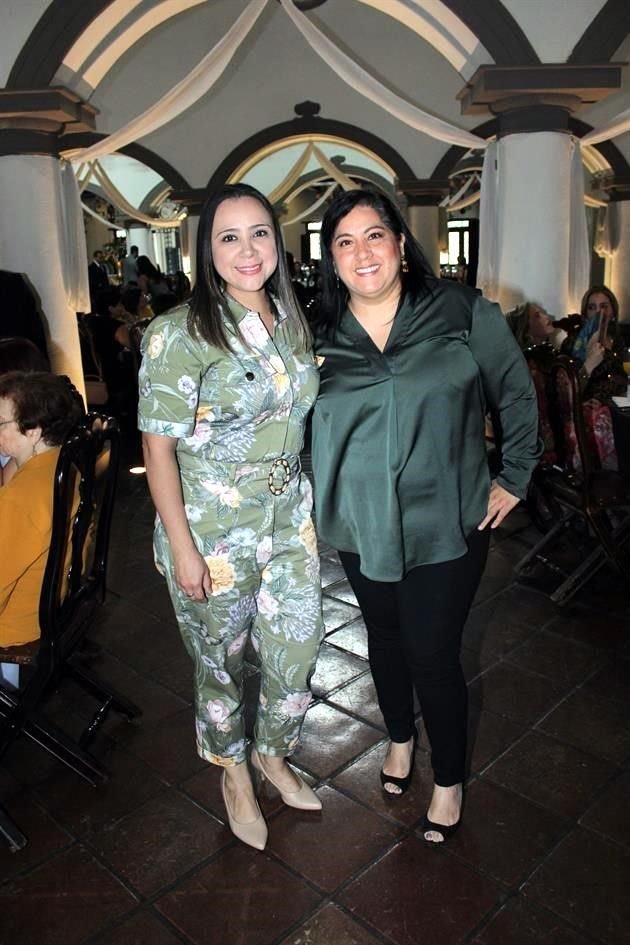 Renata Álvarez y Karina Flores