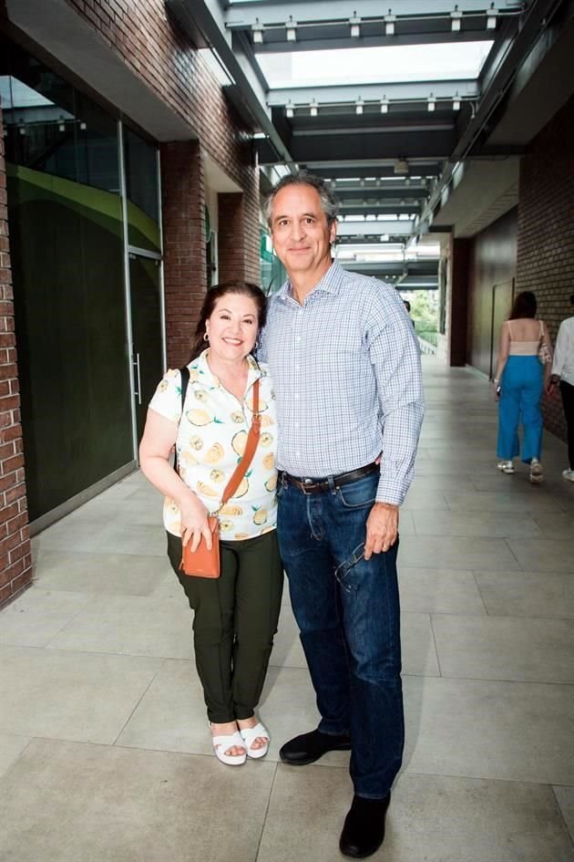 María Elena Martínez Cantú de Arenas y Carlos Arenas