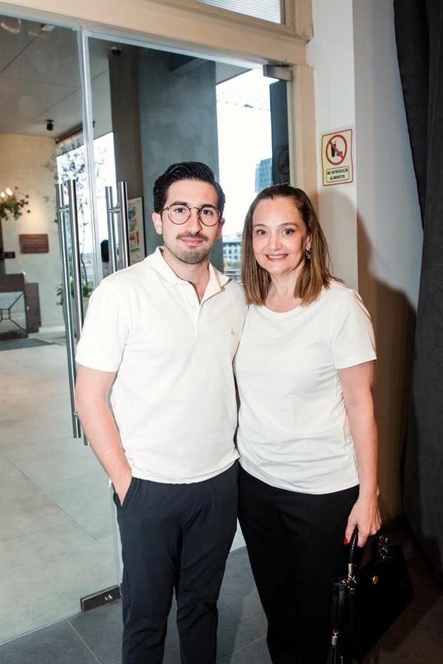 Adrián Porte y Adriana García de Porte