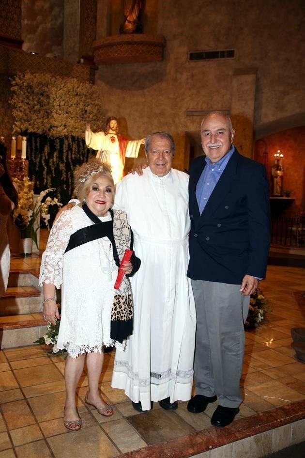 Lolis Miranda de Tamez, Padre Miguel Guzmán y Manuel Tamez González