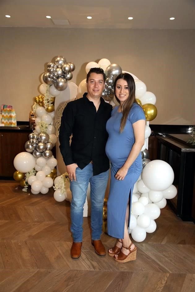 José Antonio Dávila y Ericka Llanes